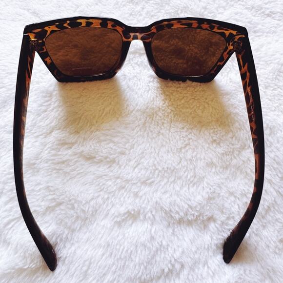 Liora Tortoise Brown Oversized Bold Sunglasses - Picture 9 of 13